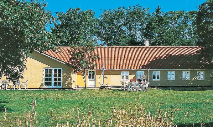 Ronbjerg House | 5 bedroom stunning home in øster assels