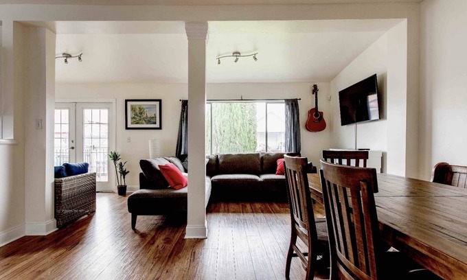 Kensington-Cedar Cottage House | 5 bedroom, whole house, totally private and centrally located