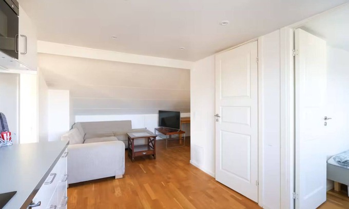 Kyrkbyn Apartment | 5 Beds - For Workers - Parking lot - Near Volvo