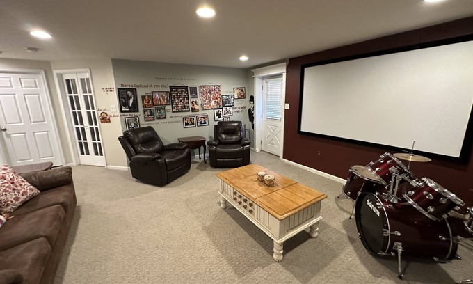 Greentree Apartment | 5 BR with home office/Band & Piano setup/private Gym/Theater & Entry