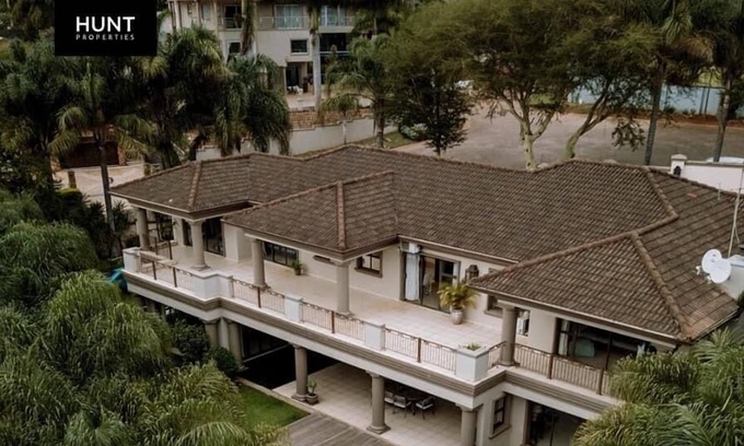 La Lucia House | 5 en-suite rooms, JoJo Tank Inverter, Fast free WiFi. Jacuzzi, Pool, Work Space.