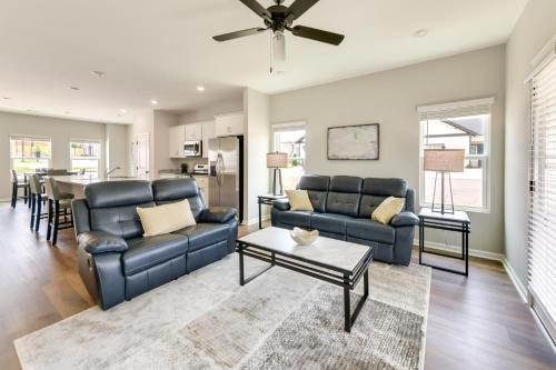 Opelika House | 5 Mi to Auburn University Sleek Townhome with Patio