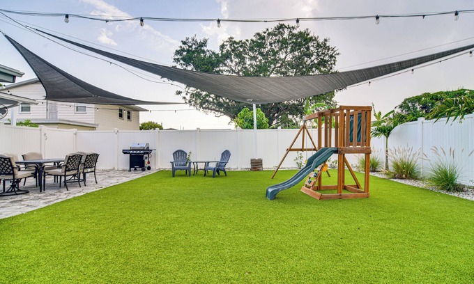 Bay Crest Park House | 5 Mi to Beach: Tampa Retreat w/Furnished Lanai!