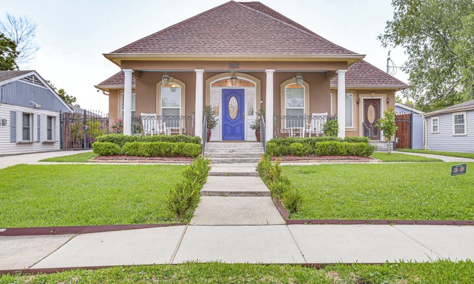 Gentilly Woods House | 5 Mi to Bourbon St: NOLA Home w/Fenced Yard!