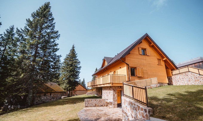 Zrece Ski Chalet | 5 min walk to Treetop walk Pohorje. Big terrace and garden! BBQ