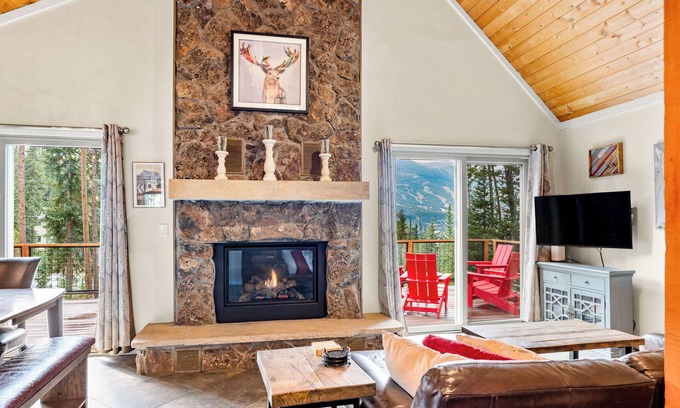 Breckenridge Heights House | 5 mins to Breck, Mtn View, Hikes Galore!
