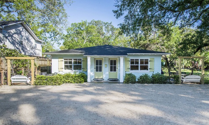 Saint Simons Island Cottage | 5 Minute Stroll To Beach! Newly Renovated And Listed. Professionally Decorated