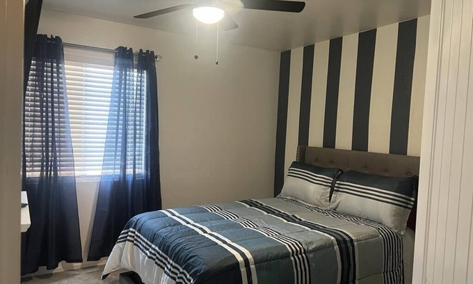 La Buena Vida House | 5 Minute Walk to the State Farm Stadium