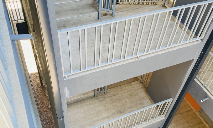 Gaborone Apartment | 5 minutes from airport.6 minutes to biggest shopping complex.Centrally located