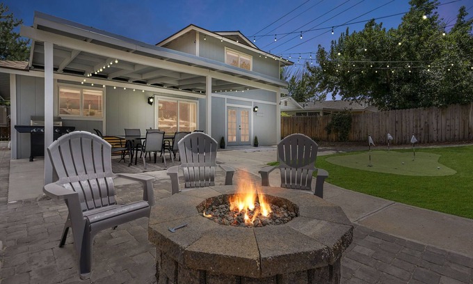 West University House | 5 Minutes from Downtown- Game room, firepit and TV in every bedroom!