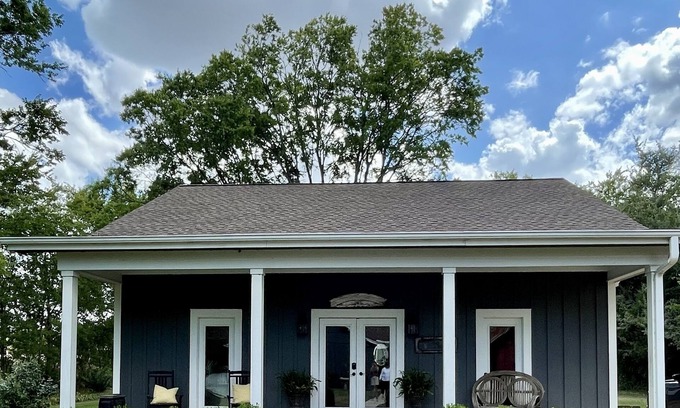 Carmine House | 5 minutes from Round Top! Convenient Antiquing Location