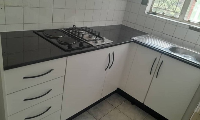 Harare Apartment | 5 minutes into the city. Family sized unit with newly fitted kitchen.