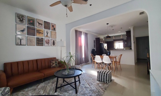 McAllen Apartment | 5 minutes to shopping and hospitals! Family sized with outdoor BBQ