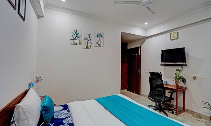Gurugram Apartment | 5 minutes to the medanta hospital and 10 minutes from Millennium city center