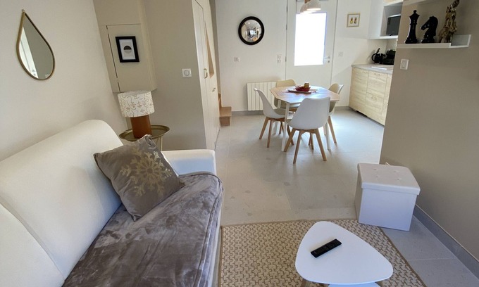Auteuil Apartment | 5 mn from THOIRY theme park, 52 m2 apartment with private garden