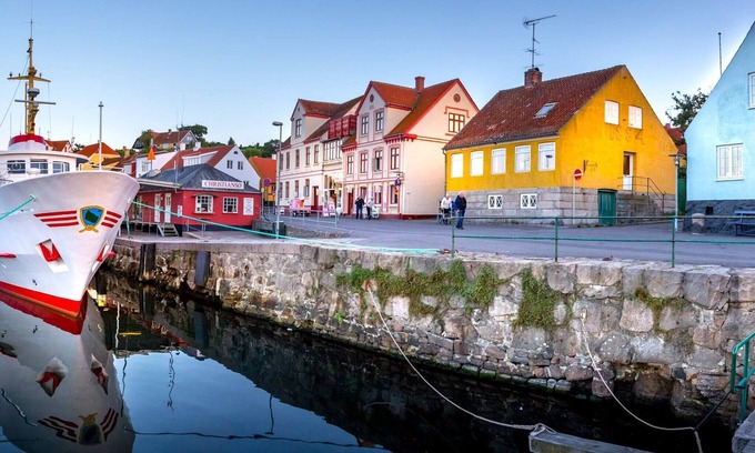 Gudhjem House | 5 person holiday home on a holiday park in Gudhjem