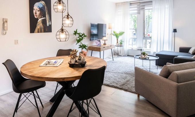 Tilburg Apartment | 5 places to sleep, great location, large balcony, best street in town