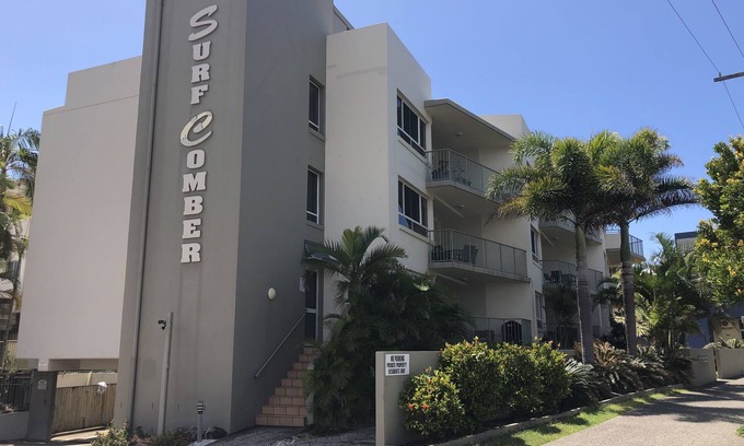 Maroochydore Apartment | 5 Surfcomber on the Beach - directly opposite Beach and Surfclub