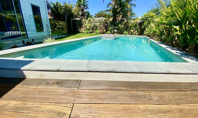 Maroochydore House | 500m to beach and cafe scene with pool!