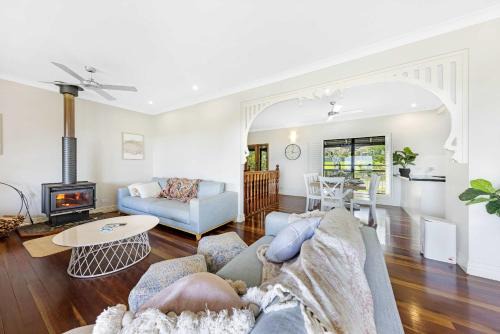 Mount Mellum House | 50kms of stunning ocean & hinterland views with pool