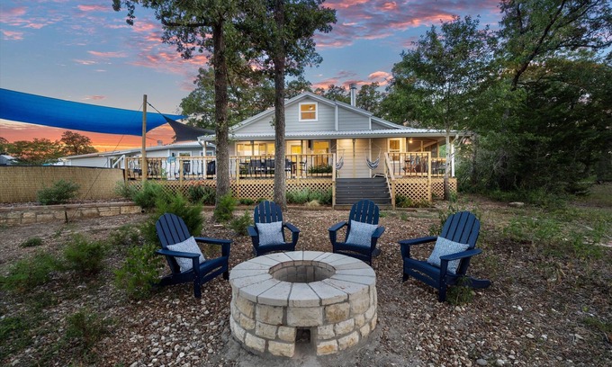 La Grange House | 53 Acre Ranch w/Pool, Spa, Lake, Game Room & More!
