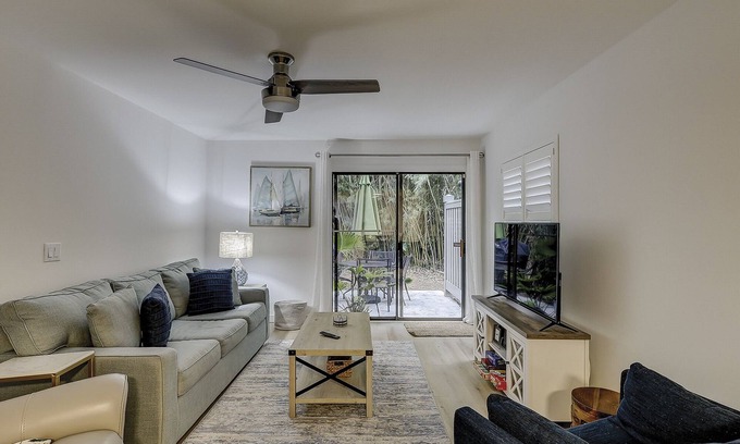 Folly Field Condo | 53 Stones Throw | Close to Beach | Putt Putt | Pool