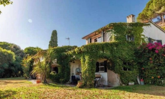 Sant Vicenc de Montalt Villa | 550 m2 house with swimming pool, porch, barbecue, gardens in a 8,000 m2 property.