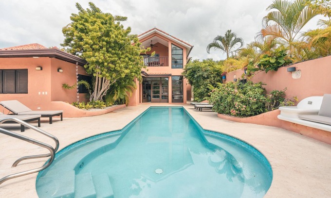 Los Lagos Villa | 5BR villa nearby the beach w/pool in Casa de Campo