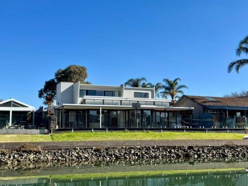 Patterson Lakes House | 6-Bed Lake Escape for Families & Friends