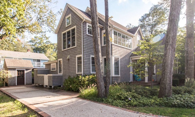 The Pines House | 6 Bedroom/4.5 Bath - Pool - 4 Block To Beach - The Pines