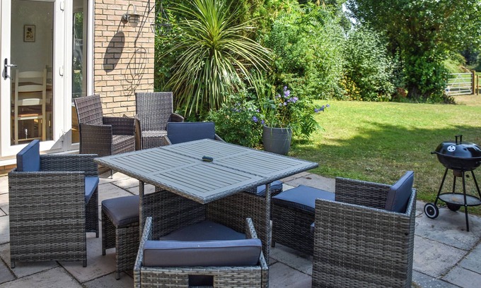 March Cottage | 6 bedroom accommodation in Stonea, near Ely