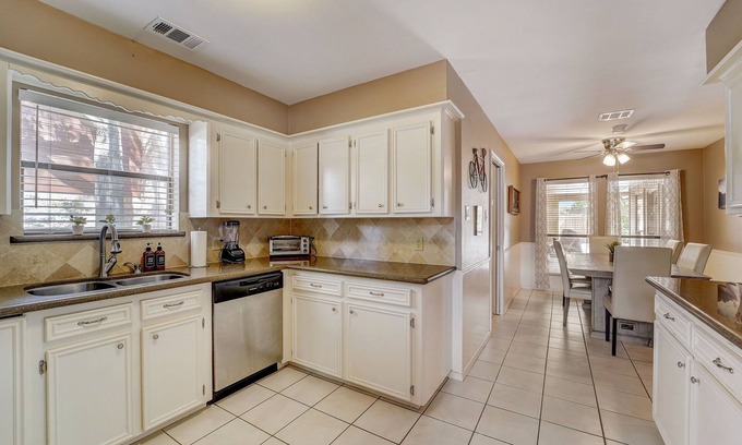 Pinehurst Of Atascocita House | 6-Bedroom Sanctuary w Pool: 30 Mins Downtown PG