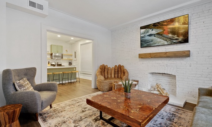 Uptown House | 6 Bedrooms - Stunning Remodel, Heart of Downtown Denver