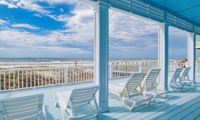 Southpointe House | 6 BR Gulf Front Home! Sleeps 17 - Southern Lotus