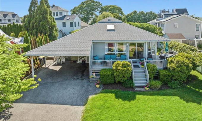 Bonnet Shores House | 6 BR Salty Beach Breeze Bonnet Bungalow
