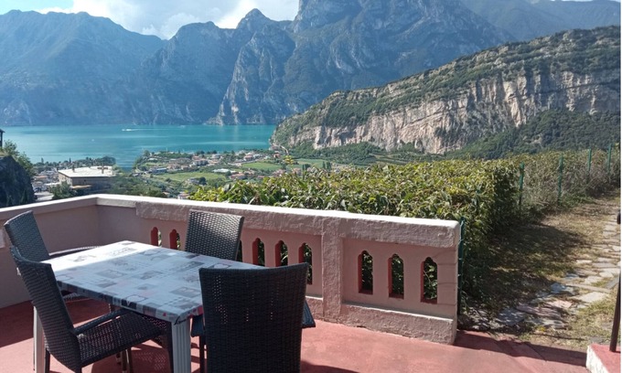 Torbole sul Garda Villa | 6 - Double with large balcony overlooking Lake Torbole