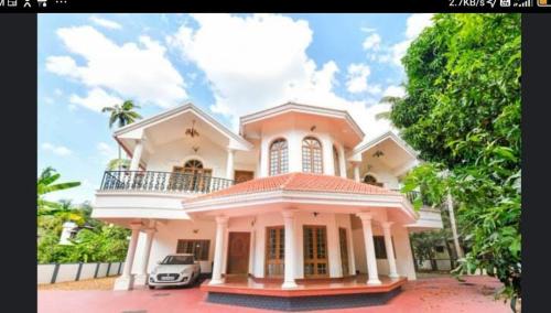 Kumaranalloor Villa | 6 large AC Bedroom house At Kottayam Town