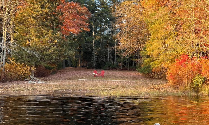 West Greenwich Cabin | 60's Heirloom Log Cabin on the water, Book Fall and warch the leaves turn 🍁