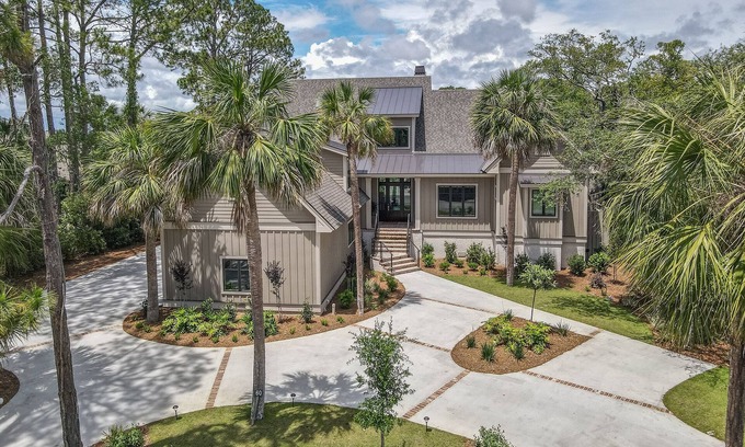 Sea Pines House | 60 S Sea Pines Drive - 10/10 Rating - 6 bedrooms/8 bath home in Sea Pines!