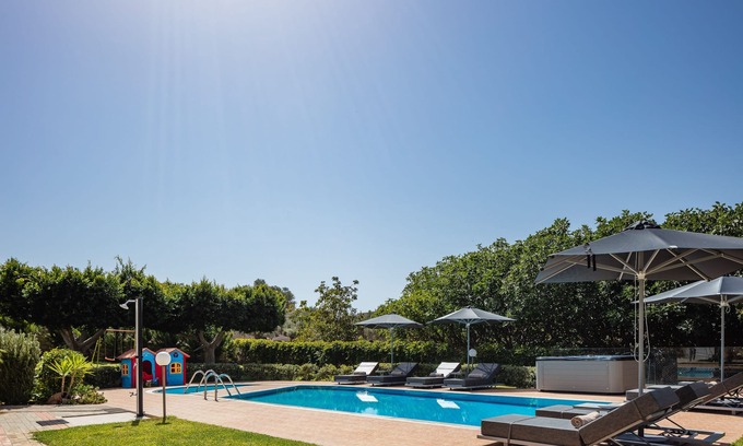 Prinos Villa | 60m2 Heated pool, hot tub, large garden, 2.5 km from the beach!