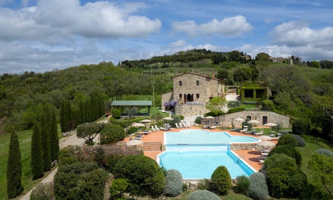Pomarance Villa | 648 m² Villa ∙ 13 bedrooms ∙ 30 guests