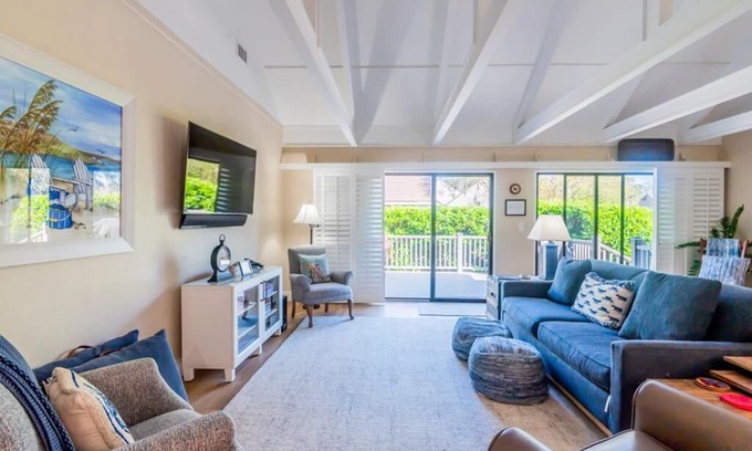 Palmetto Dunes Condo | 688 Queens Grant, Short Walk to the Beach