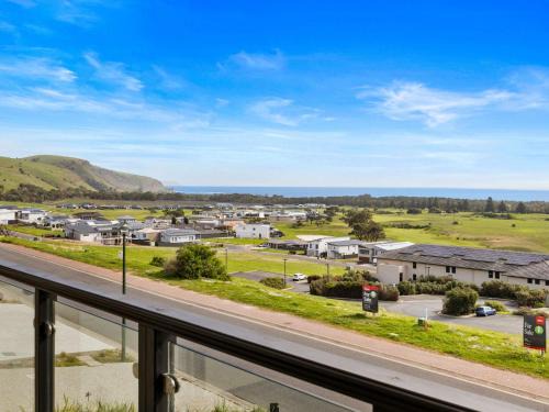 Normanville House | 6A Turnberry Drive