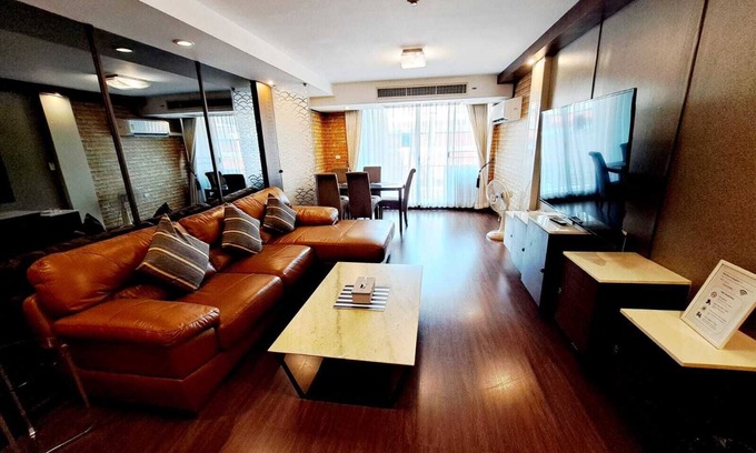 Khlong Toei Nuea Apartment | 6C - 2 Bedroom Downtown Apartment with shared Pool