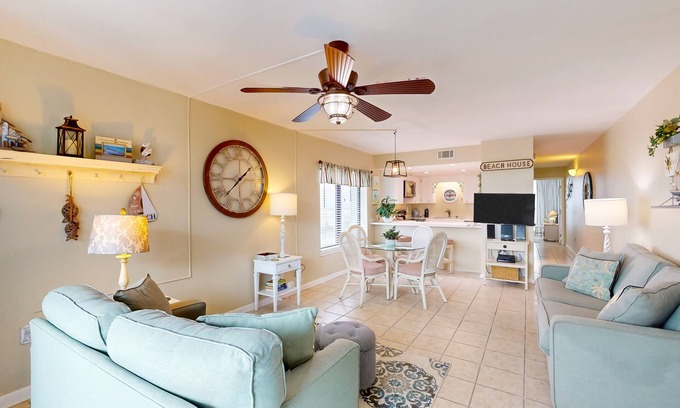 Gulf Shores Condo | 6th-floor condo with pool, central A/C, free WiFi, balcony, & views