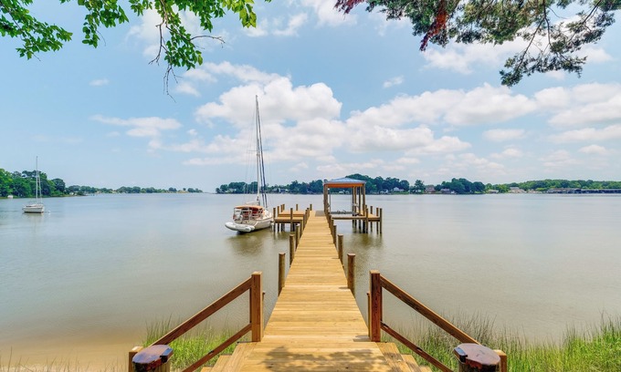 Colonial Beach House | 7+ Acre Private Waterfront Gem in Colonial Beach