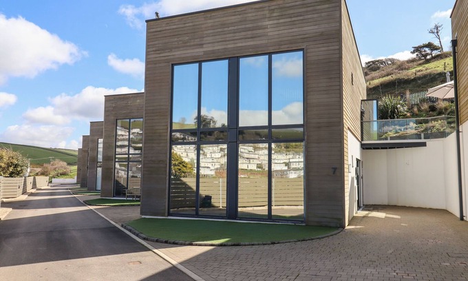 Challaborough House | 7 BEACHDOWN, pet friendly, character holiday cottage in Challaborough