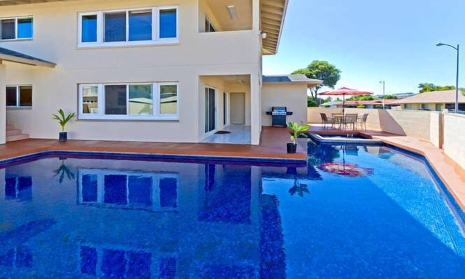 Portlock House | 7-BEDROOM HOME SPECTACULAR POOL WALK EVERYWHERE AROUND HAWAII KAI!
