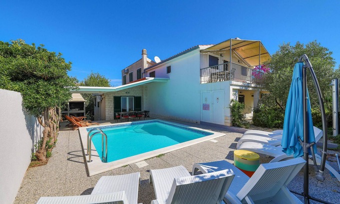 Okrug Donji House | 7 bedroom nice home in Okrug Donji