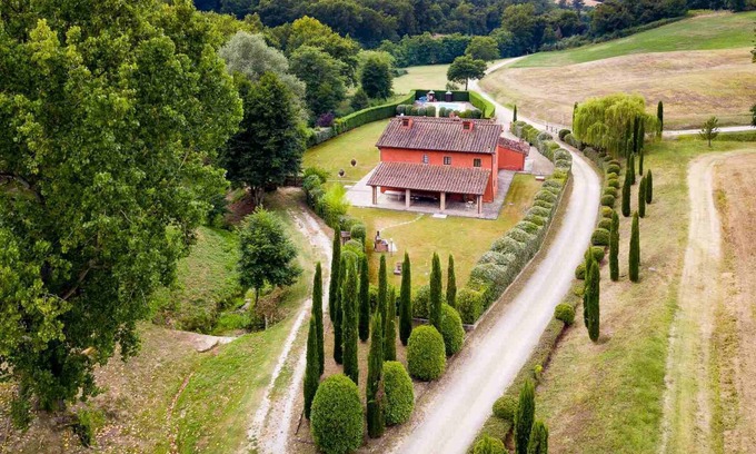 Bivio Pozzo Villa | 7 bedroom villa rental in the Chianti hills of Tuscany, pool, views